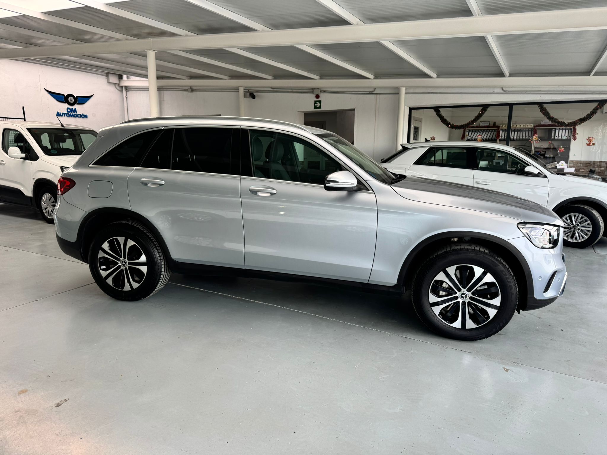 
								MERCEDES BENZ GLC full									