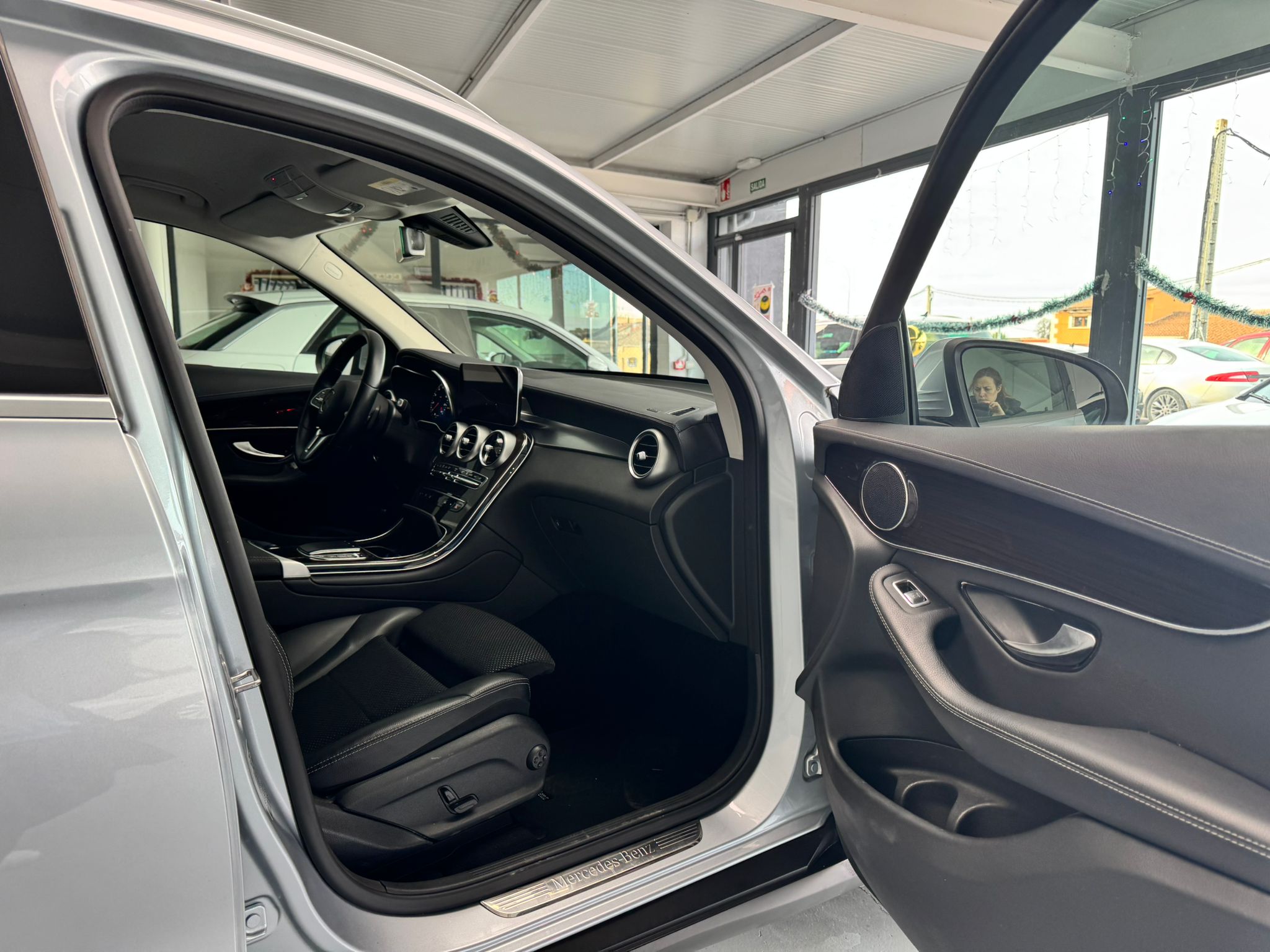 
								MERCEDES BENZ GLC full									