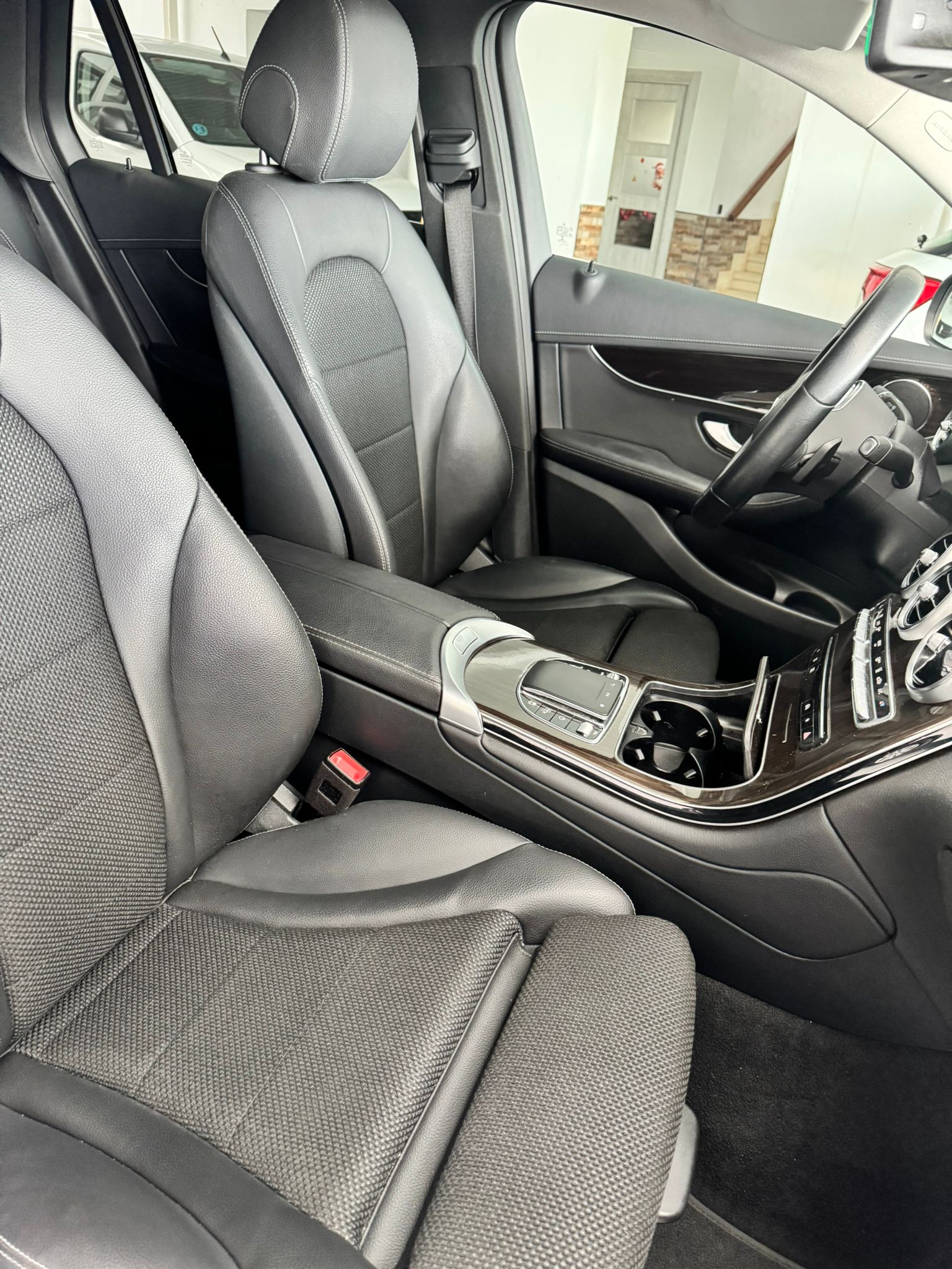 
								MERCEDES BENZ GLC full									