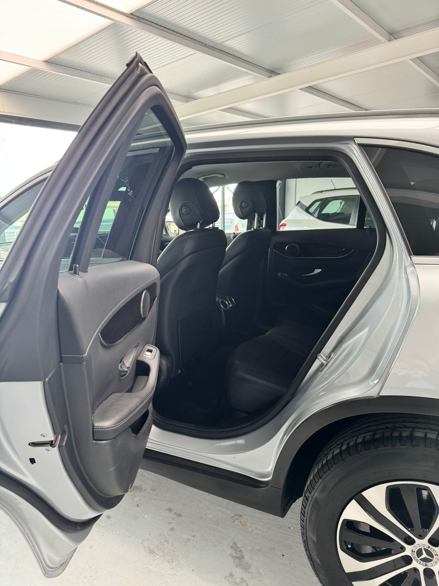 
								MERCEDES BENZ GLC full									