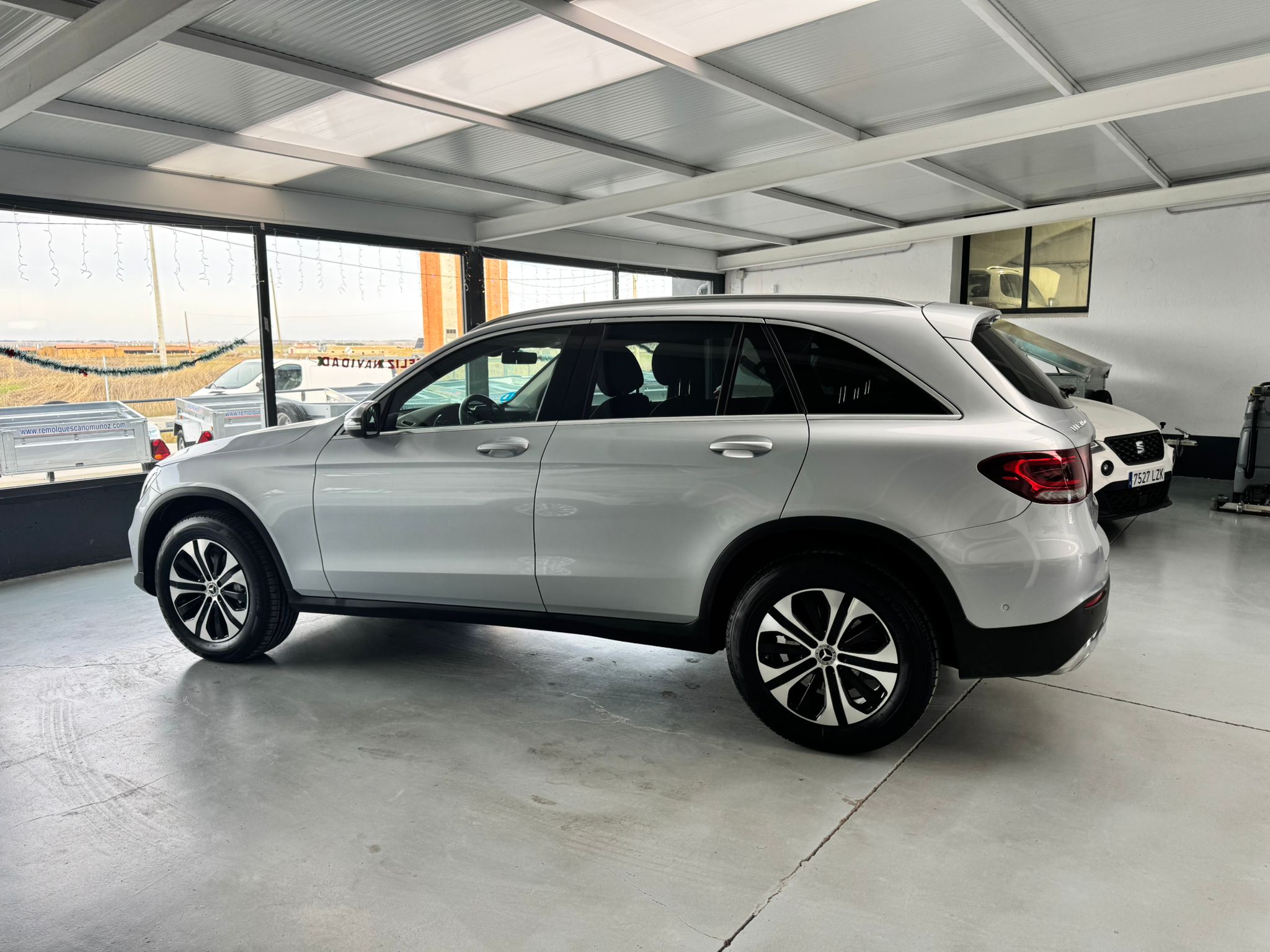 
								MERCEDES BENZ GLC full									