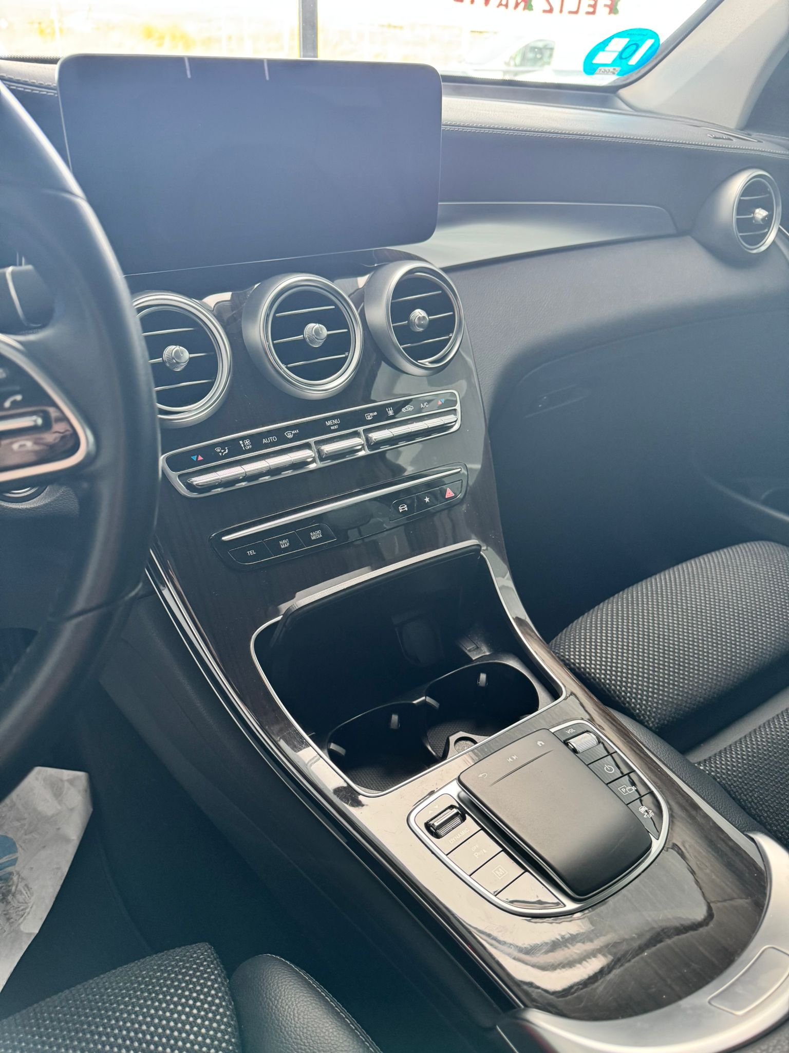 
								MERCEDES BENZ GLC full									