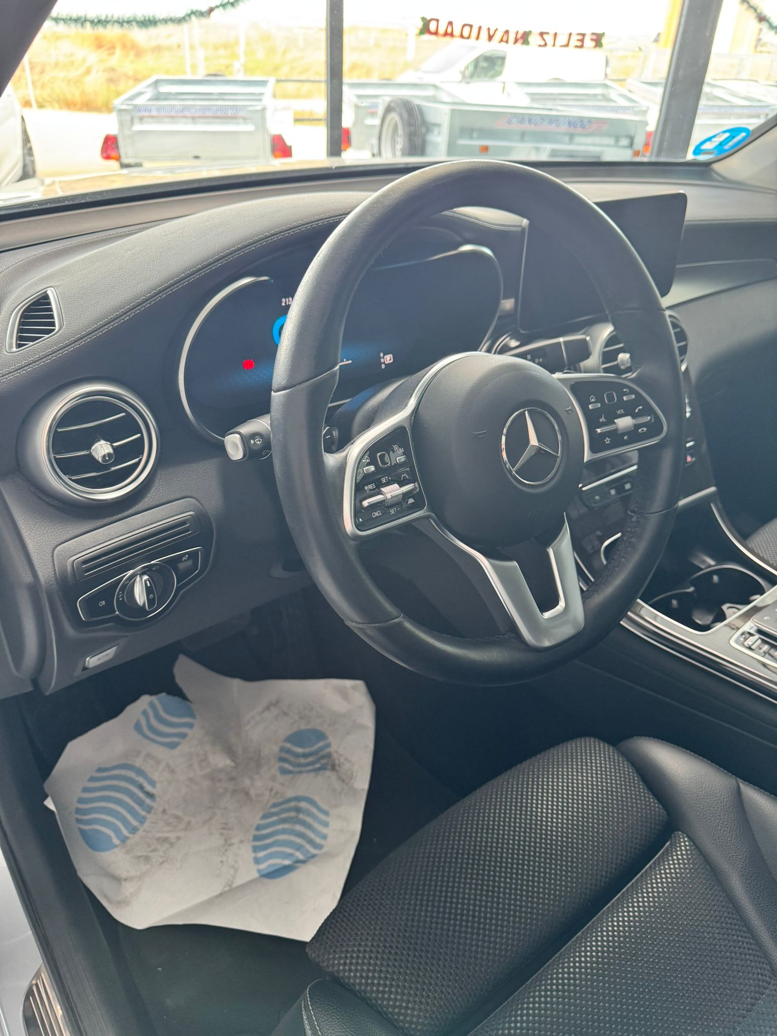 
								MERCEDES BENZ GLC full									