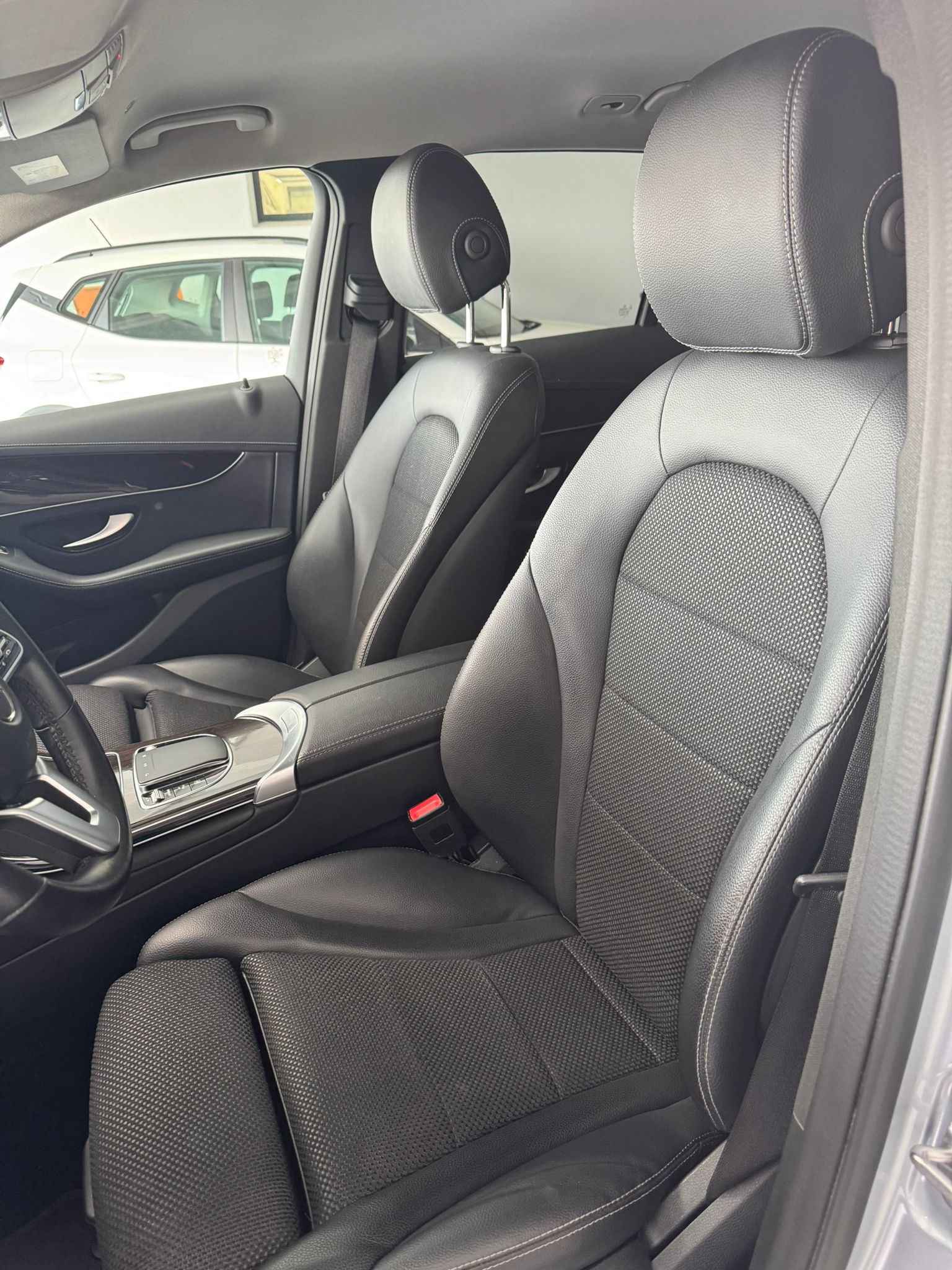 
								MERCEDES BENZ GLC full									