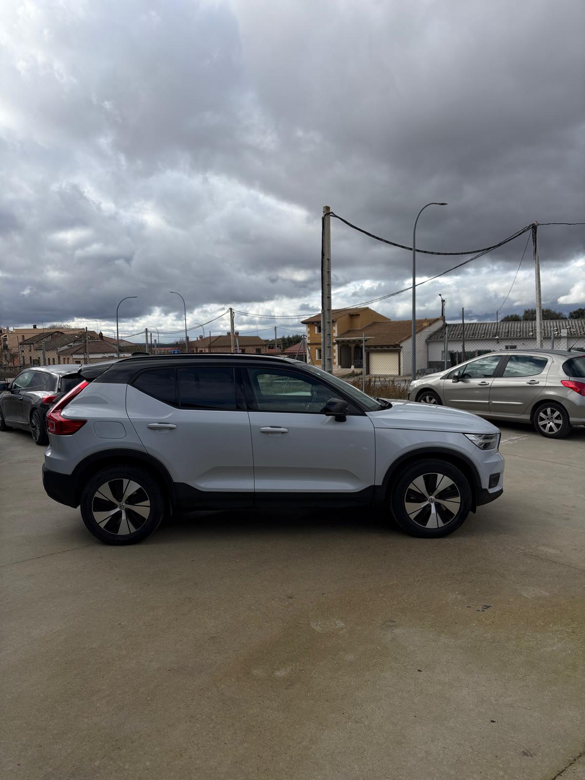 
								Volvo XC40 2020 full									