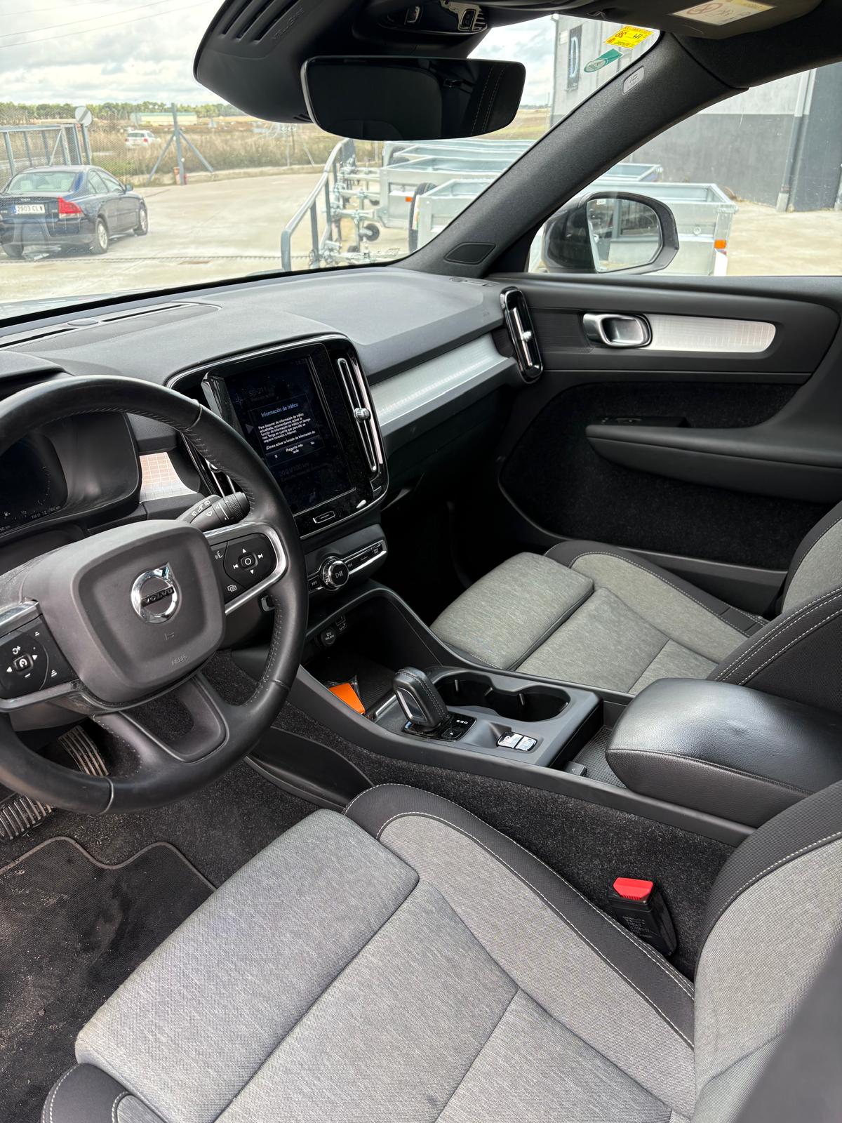 
								Volvo XC40 2020 full									