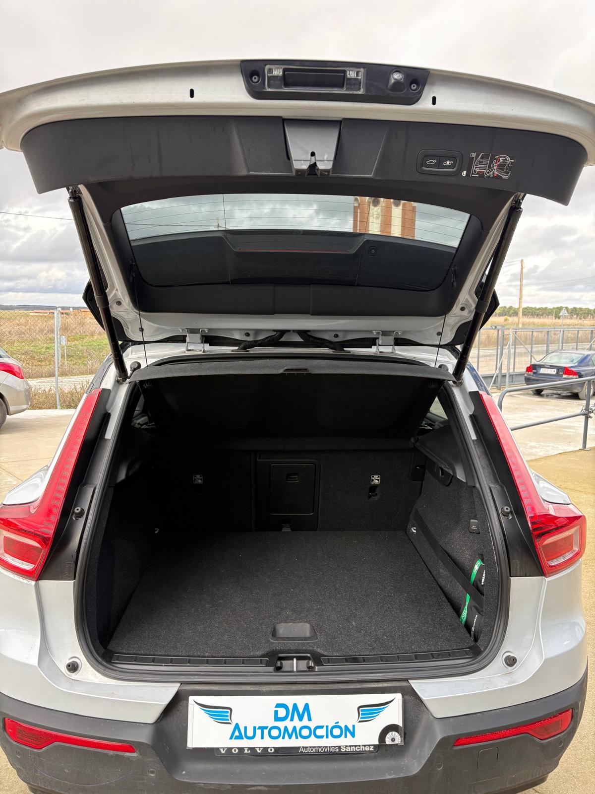 
								Volvo XC40 2020 full									