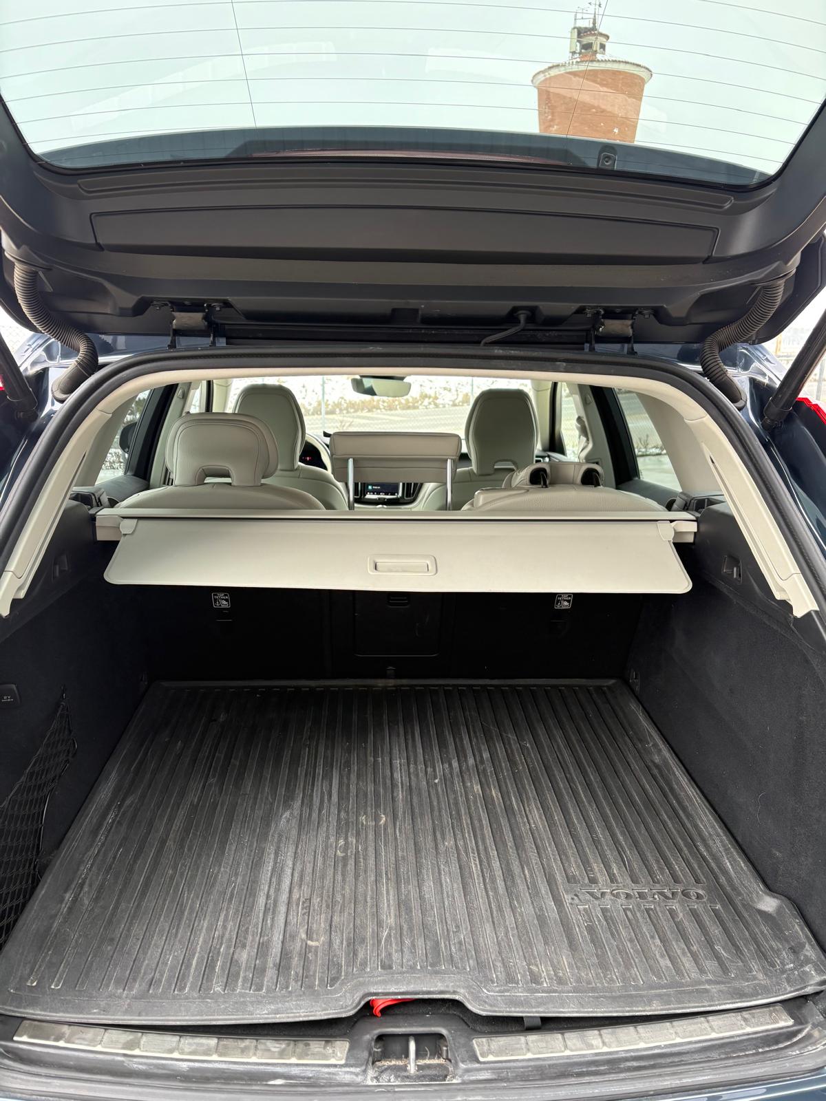 
								Volvo XC60 2020 full									