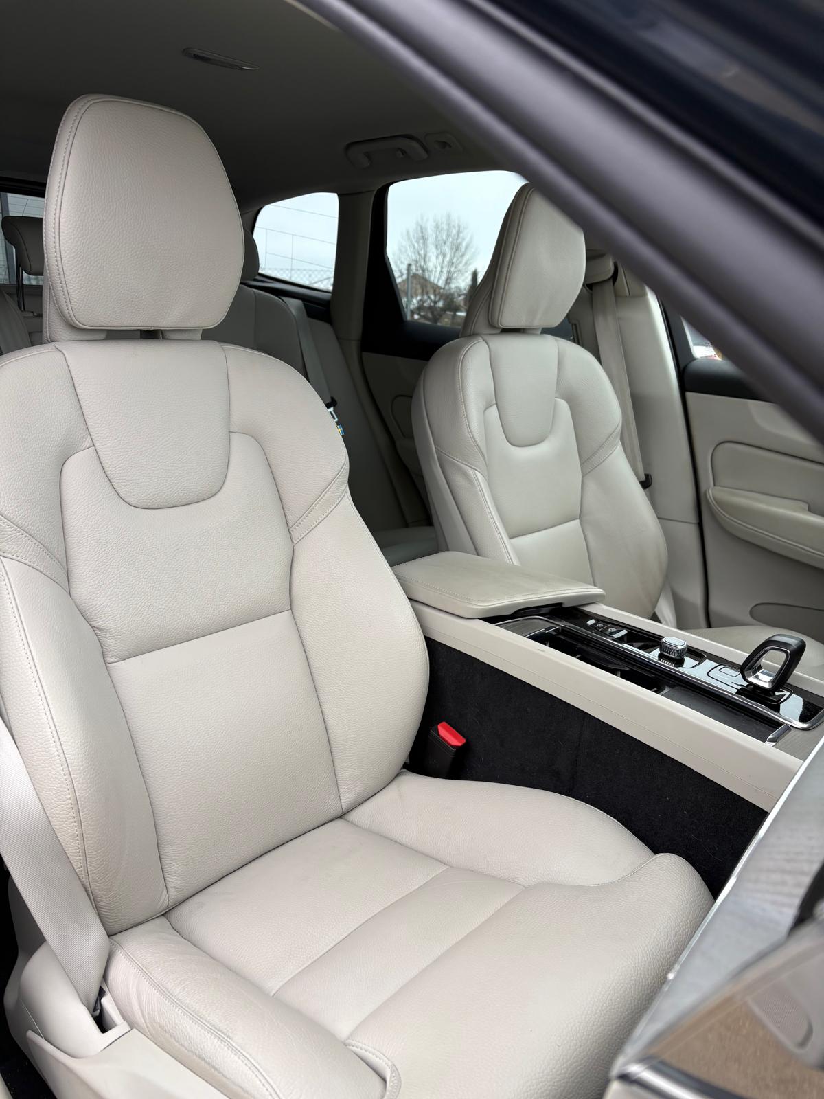 
								Volvo XC60 2020 full									