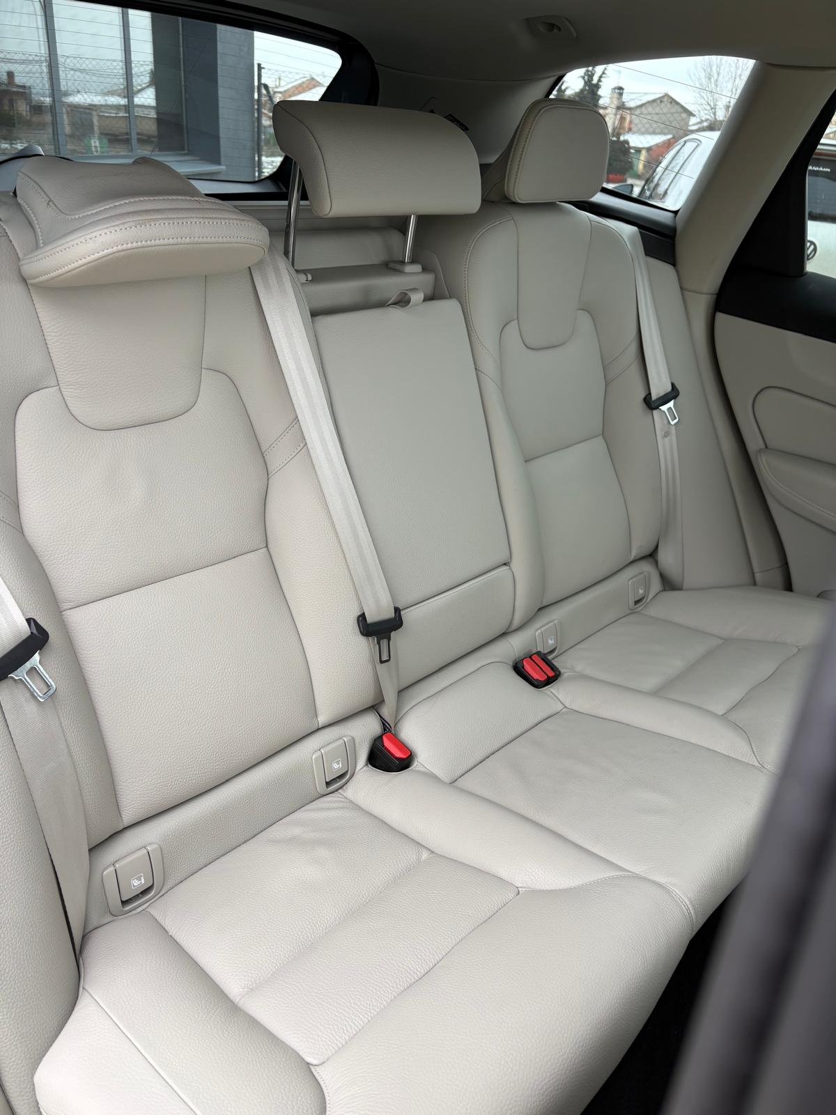 
								Volvo XC60 2020 full									